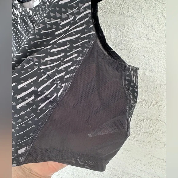 Gymshark Sport Crop Tank Gray White Medium - Picture 3 of 9